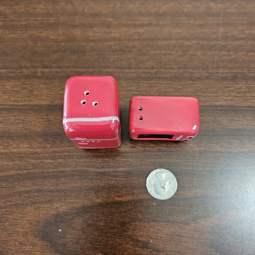 Miniature Salt And Pepper Shakers . Shaped As Fridge and Microwave Set. - Picture 2 of 4